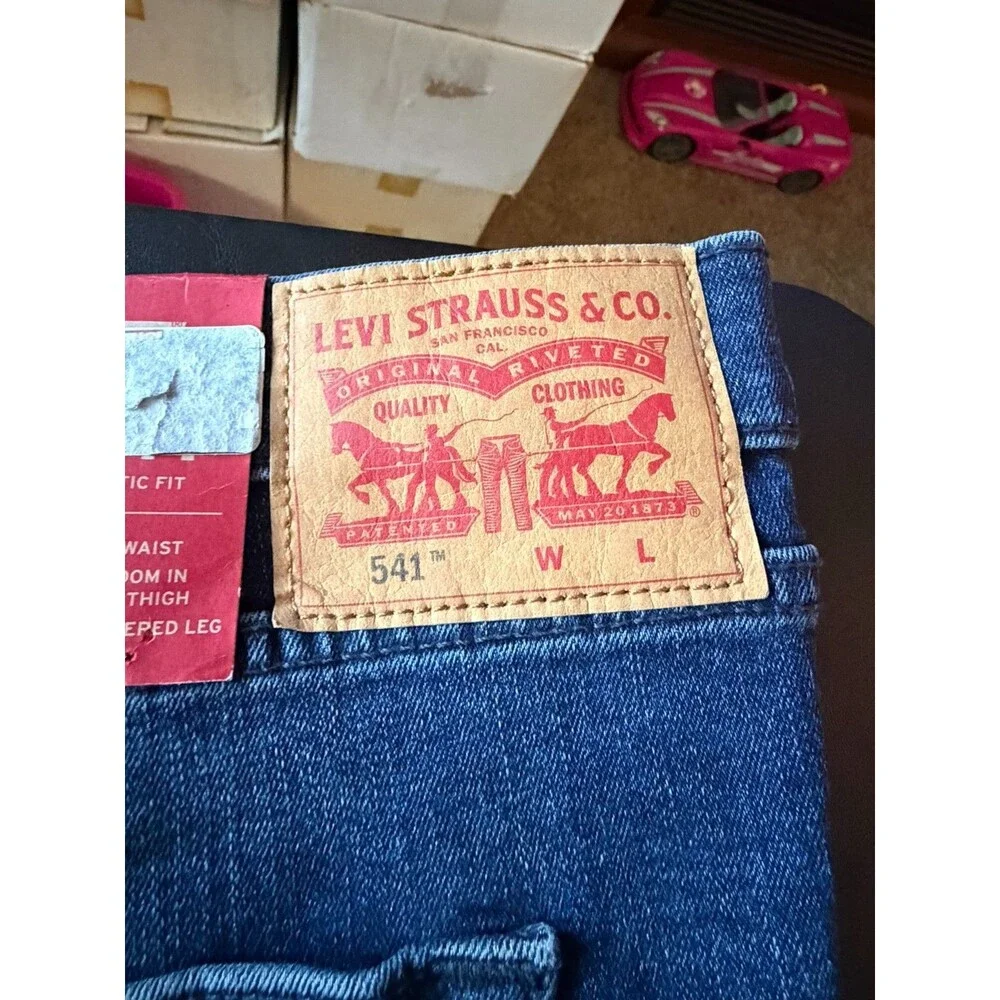 LEVI'S 541 ATHLETIC FIT TAPERED LEG STRETCH JEANS SZ:  60 x 32 NWT